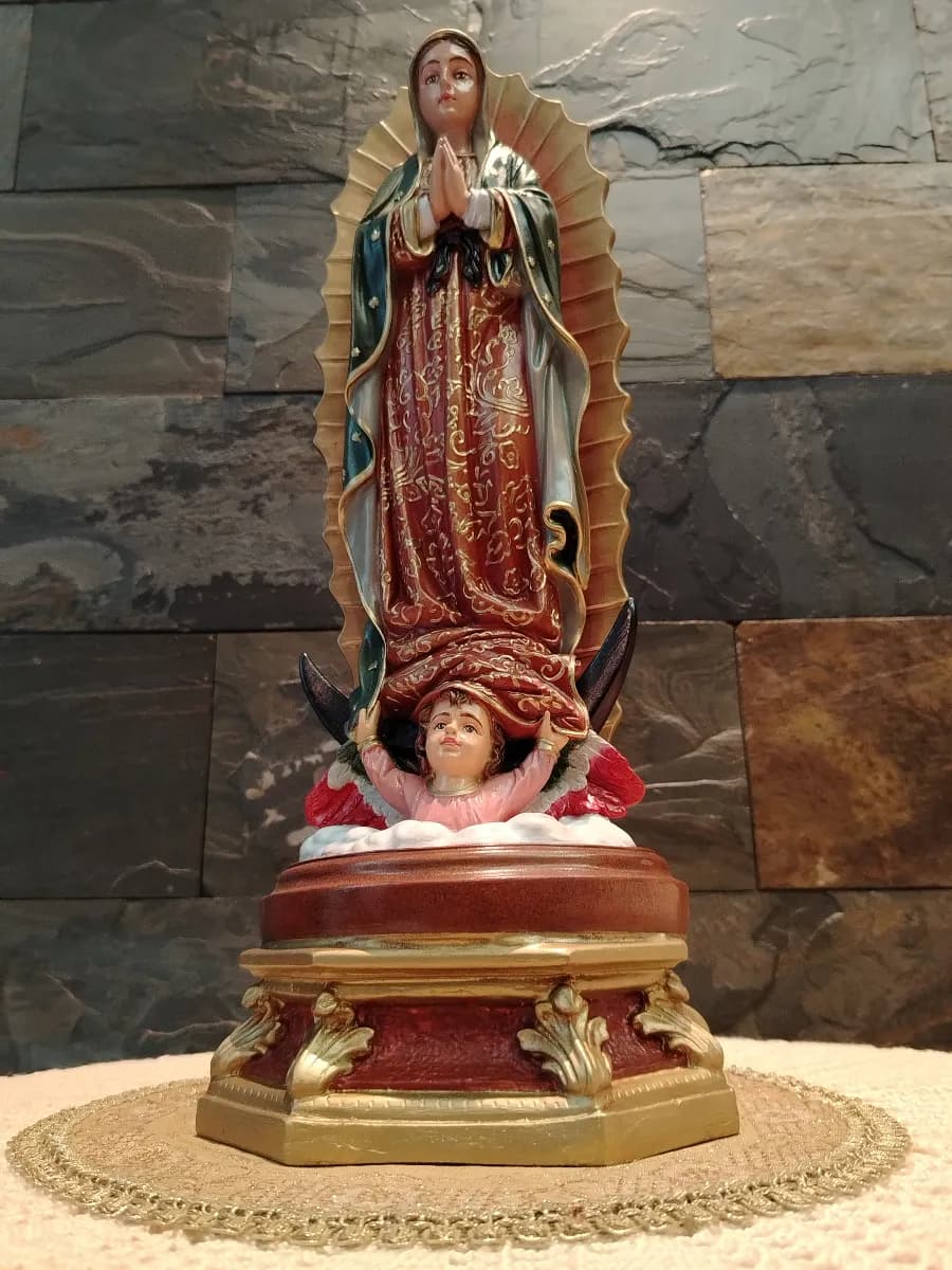 VIRGEN DE GUADALUPE ESTILO RETRO DE 60CM DE ALTO EN POLI RESINA PINTADO A MANO