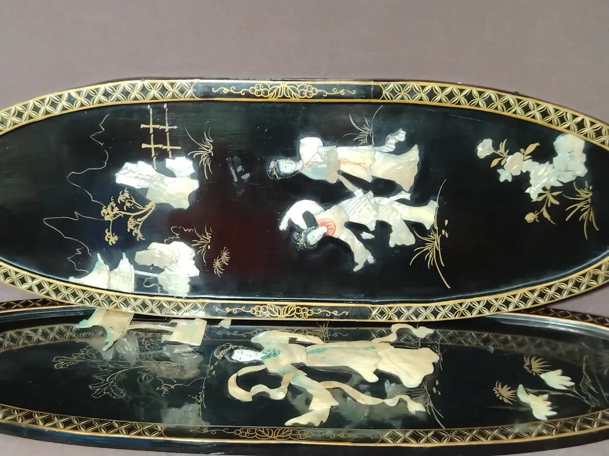 2 cuadros japoneses de madera con GEISHA de Perla de concha en buen estadoo