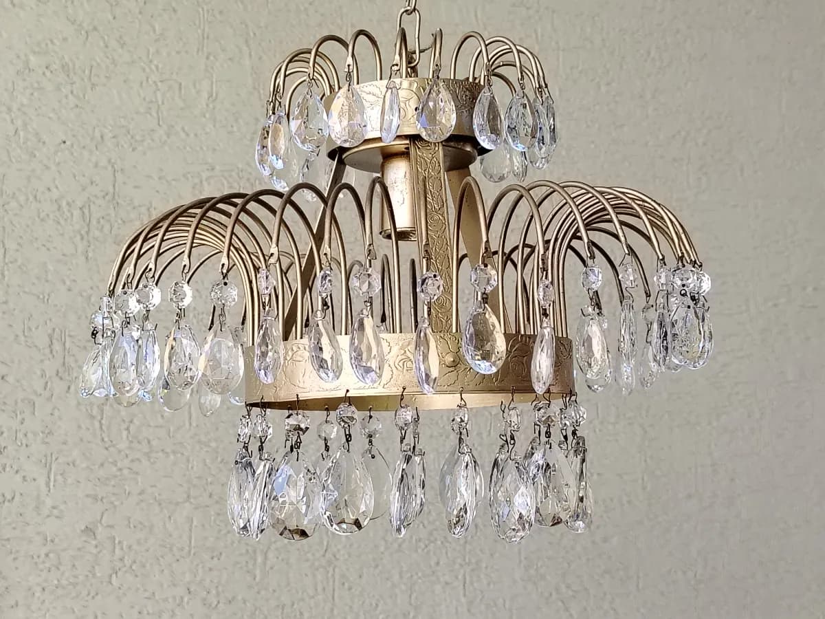 LÁMPARA VINTAGE CON CRISTALES DE BOHEMIA AÑOS 1960 FUNCIONANDO