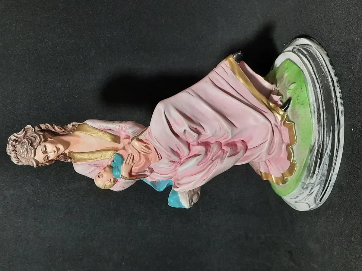 MUJER EN PORCELANA