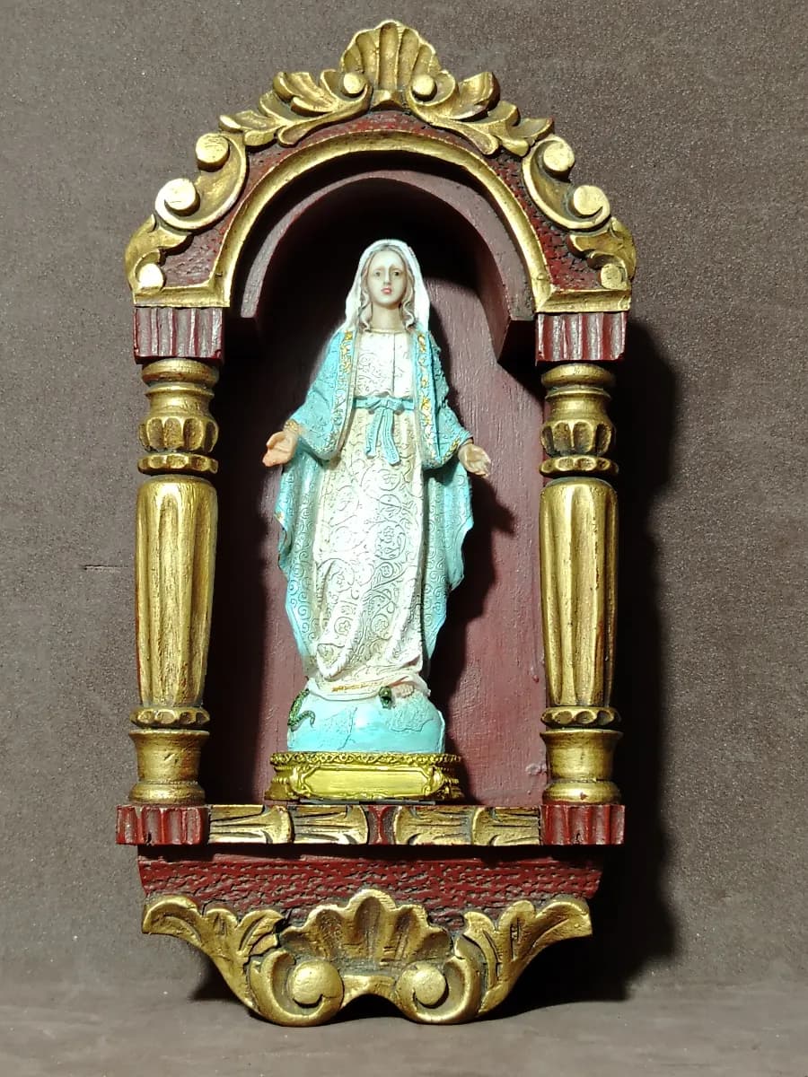 VIRGEN VINTAGE EN URNA DE MADERA