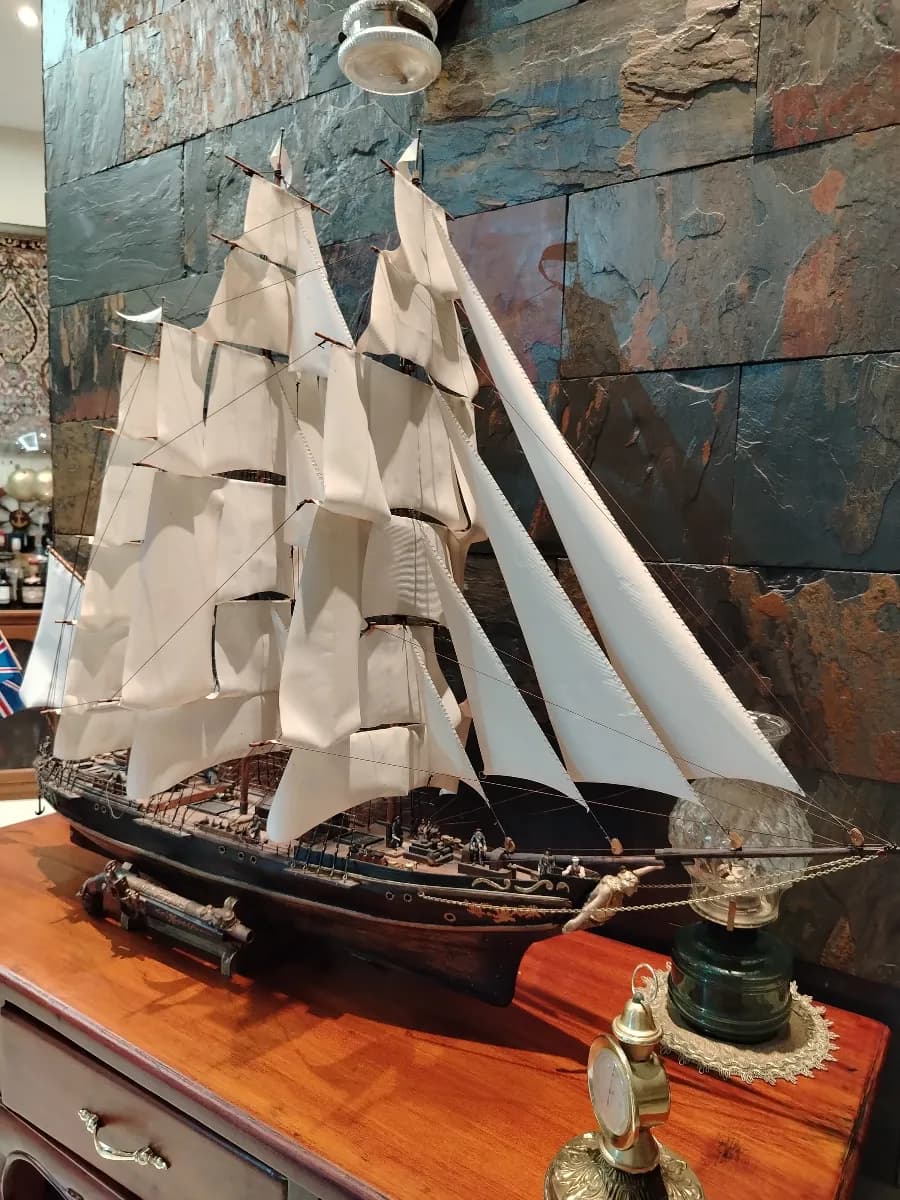 BARCO A ESCALA DEL CUTTY SARCK ÚLTIMO VELERO BRITÁNICO 1869